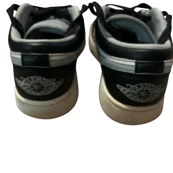 NIKE AIR JORDAN 1 RETRO LOW SMOKE GREY Sneakers - Picture 6 of 8